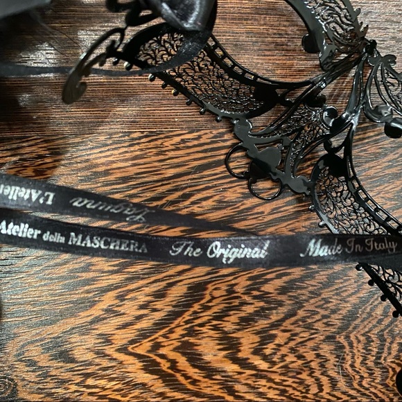 Laser Cut Venetian Black Metal Mask - Picture 5 of 5